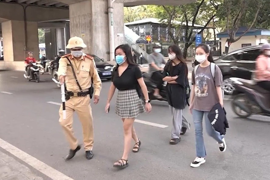 Quy dinh sang duong, nguoi di bo can biet hinh anh