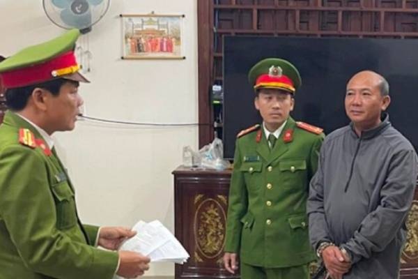 Khoi to giam doc doanh nghiep o Hue tu y ban gan 1.500 m2 dat cua dan hinh anh