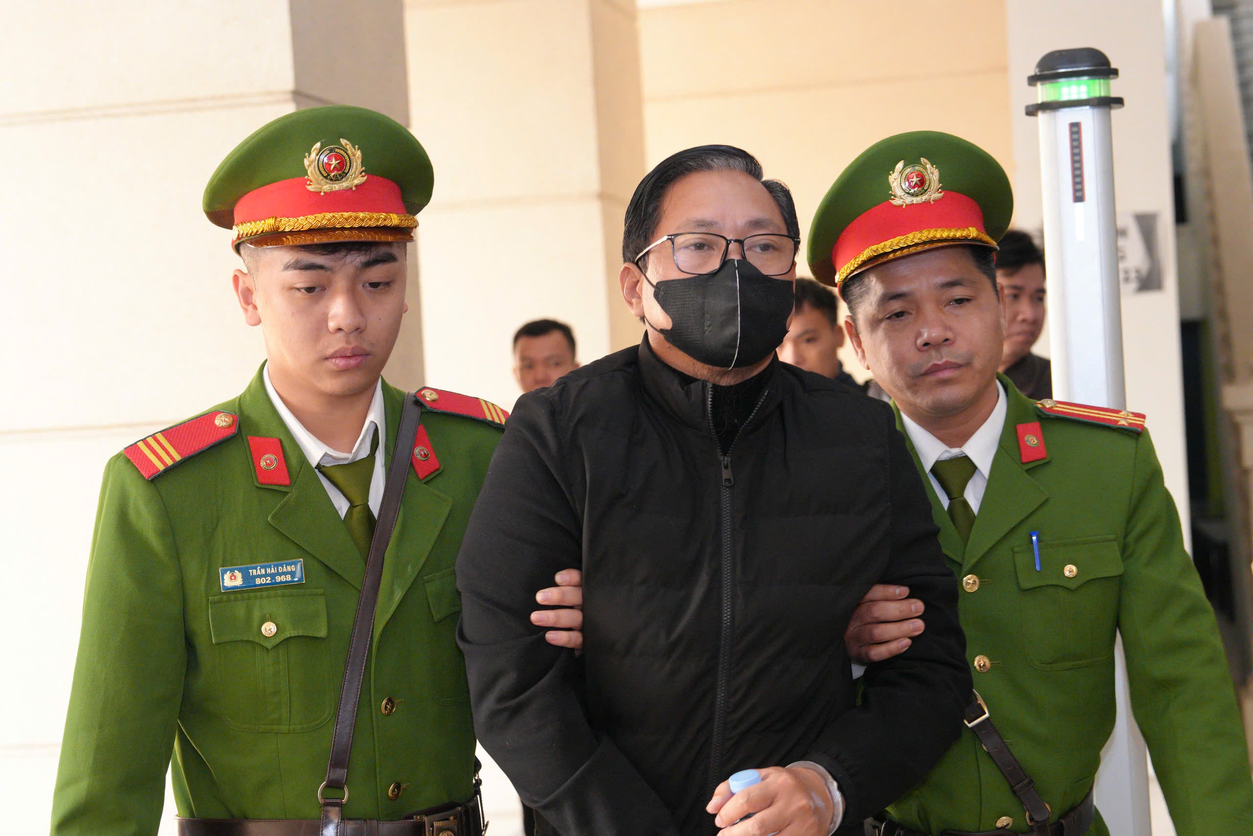 Cuu Bo truong,  Mai Tien Dung,  Nguyen Cao Tri,  Sai Gon Dai Ninh,  Lam Dong,  Phan Thi Hoa,  Tap doan Novaland,  Ta Thi Tuyet Mai anh 2