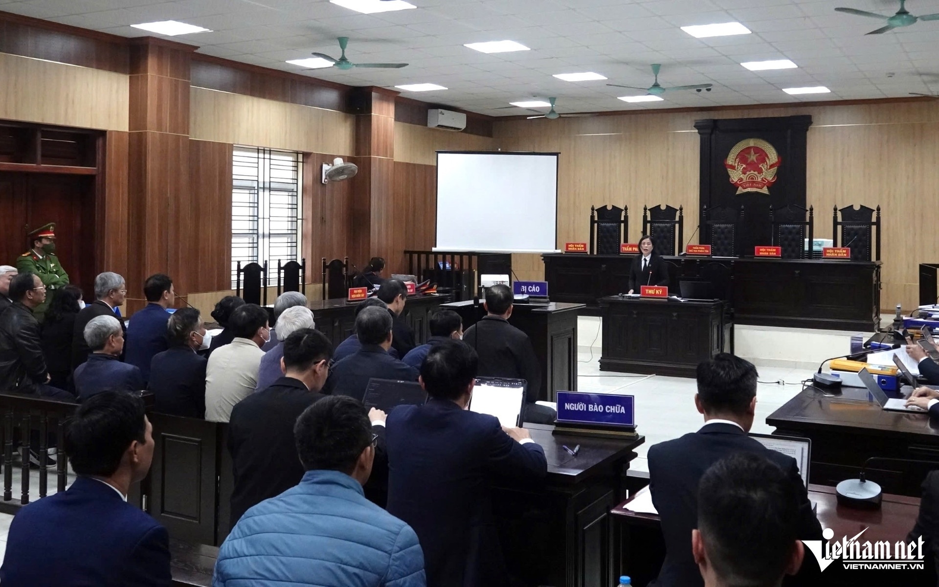 Bi thu Thanh Hoa,  Trinh Van Chien,  Hac Thanh Tower,  Du an Hac Thanh,  Cong ty Song Ma,  Doanh nghiep Song Ma,  Nguyen Dinh Xung,  Cong ty Huy Hoang anh 2