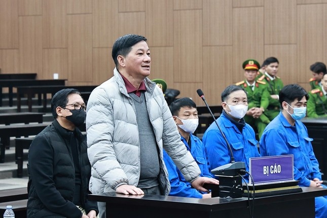 Cuu Bi thu, cuu Chu tich Lam Dong khai ly do nhan tien Nguyen Cao Tri hinh anh