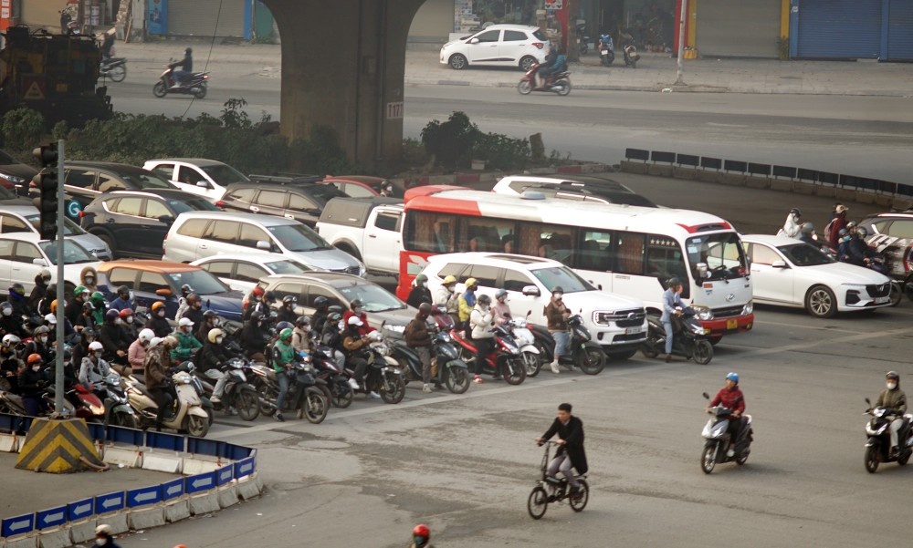 Nghi dinh 168 di vao doi song, giao thong thu do chuyen bien tich cuc hinh anh