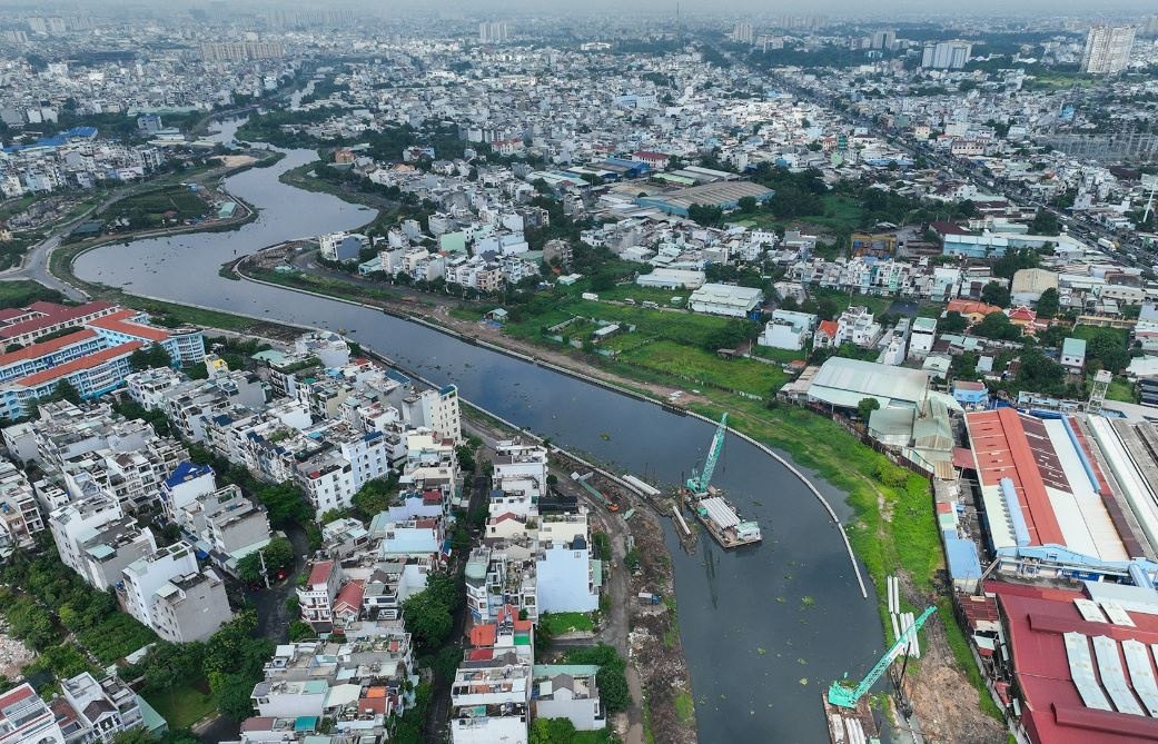 TP.HCM ky luat hai tap the, 5 dang vien lien quan vu Tap doan Thuan An hinh anh