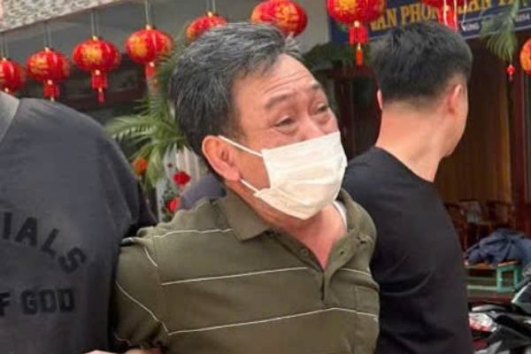 Vu 4 nguoi tu vong o Phu Xuyen: Bat giam ke sat hai me, vo va 2 con hinh anh