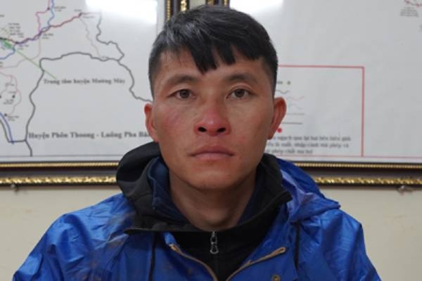 Khoac ba lo chua ma tuy, phong xe may trong dem hinh anh