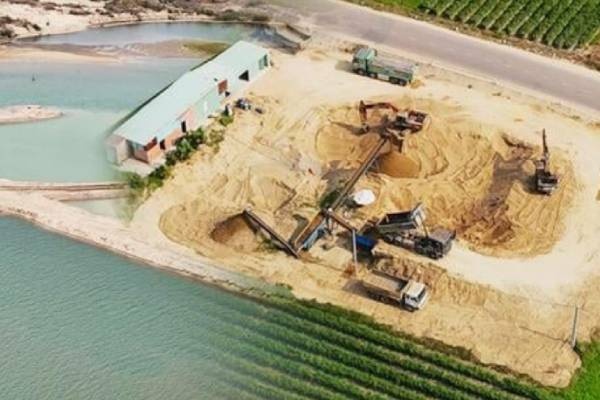 Khoi to giam doc doanh nghiep khai thac hon 300.000 m3 cat lau hinh anh