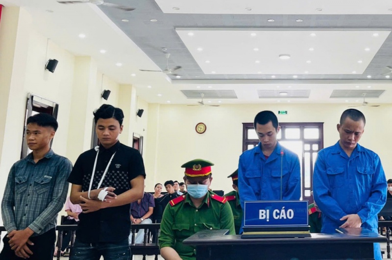 May mua bong hong,  Nhau say anh 1