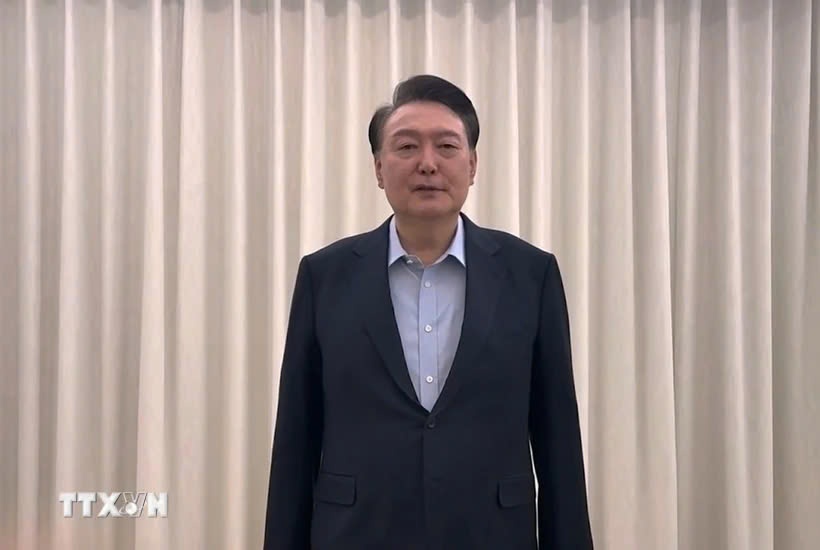 Tong thong Yoon Suk Yeol xuat hien tai phien toa luan toi dau tien hinh anh