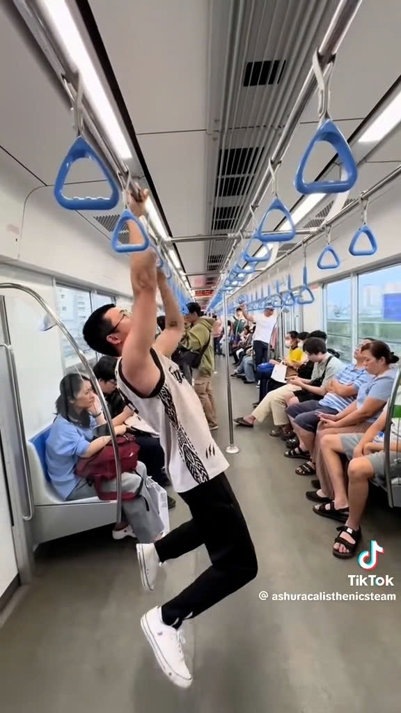 Hit xa don,  Tren tau,  Metro so 1 anh 1