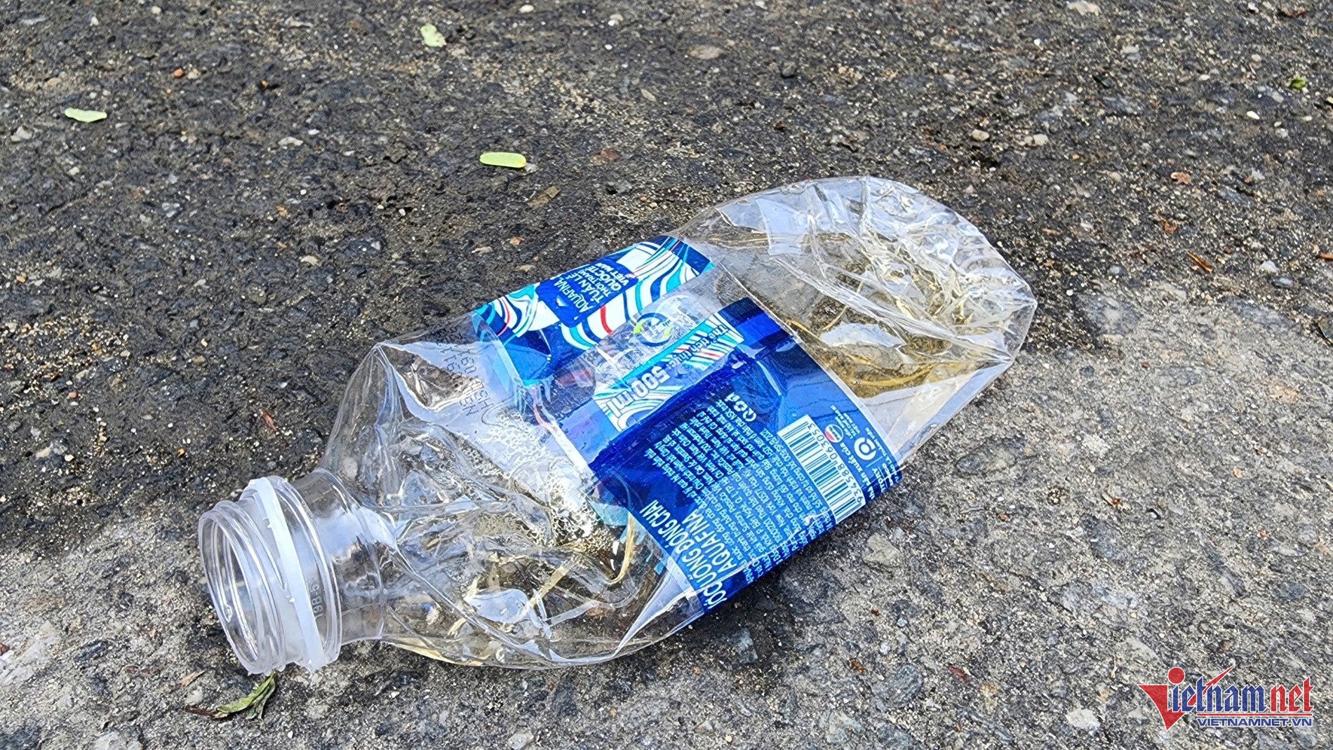 Khong tra tien,  shipper,  Bi tat chat ban anh 2