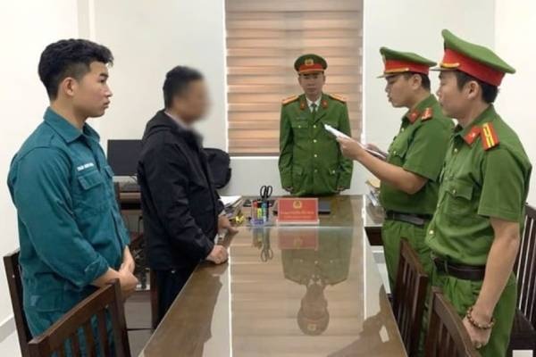 Nhan hoi lo, nhan vien van phong dang ky dat dai o Quang Nam bi bat hinh anh