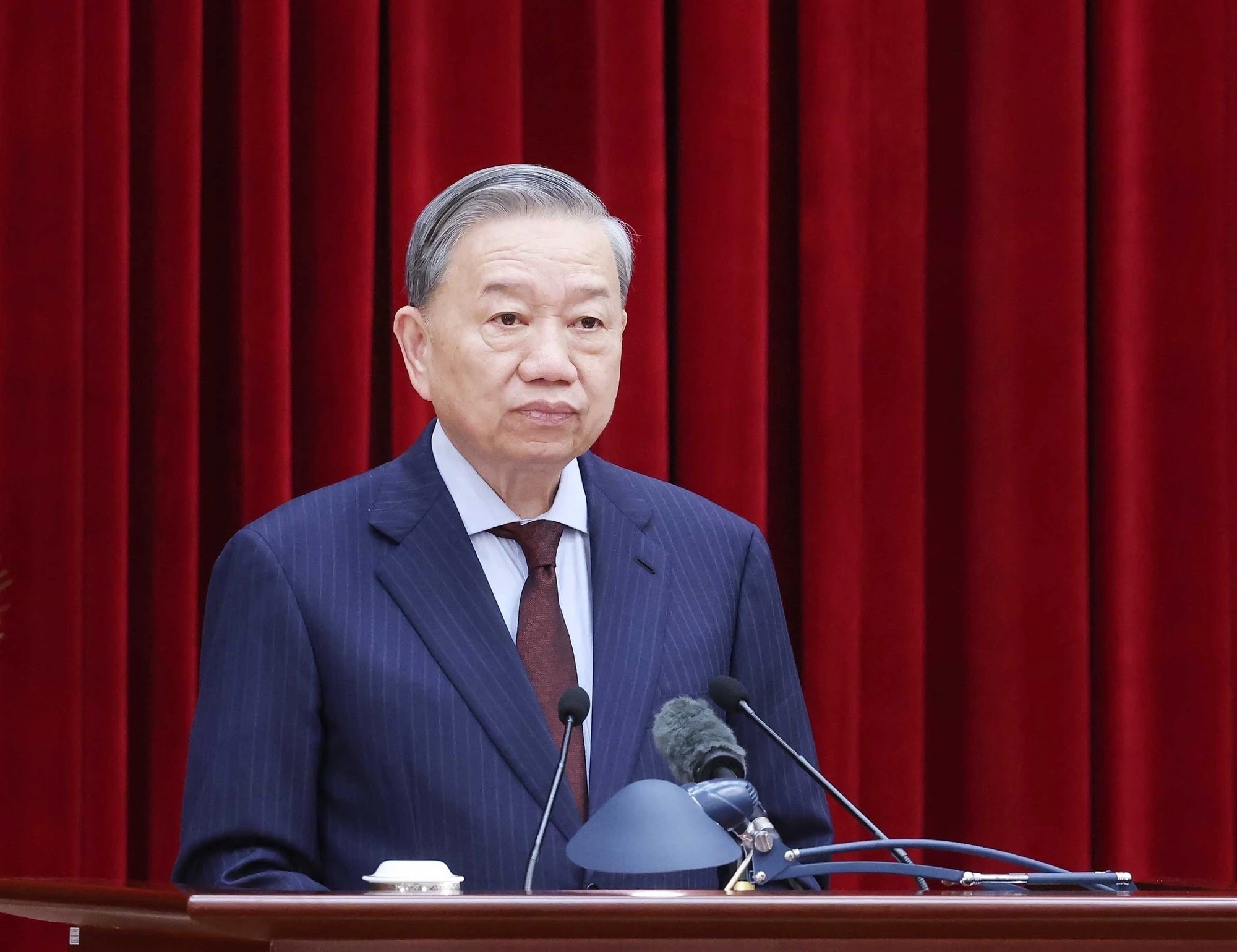 TU ban sap xep bo may, bo sung uy vien Bo Chinh tri, Ban Bi thu hinh anh