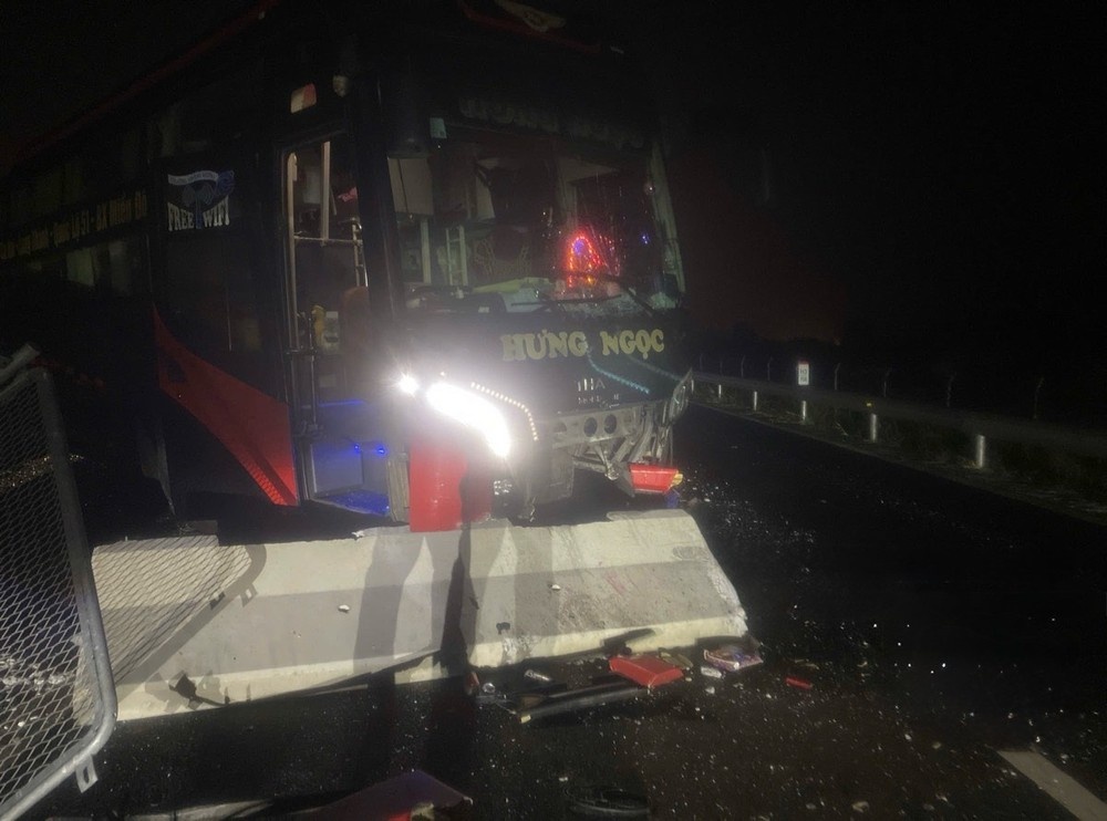 Ket xe cao toc 10km anh 1