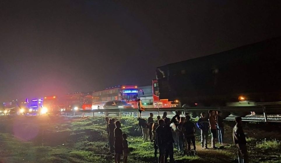 Ket xe 10 km tren cao toc Vinh Hao - Phan Thiet hinh anh