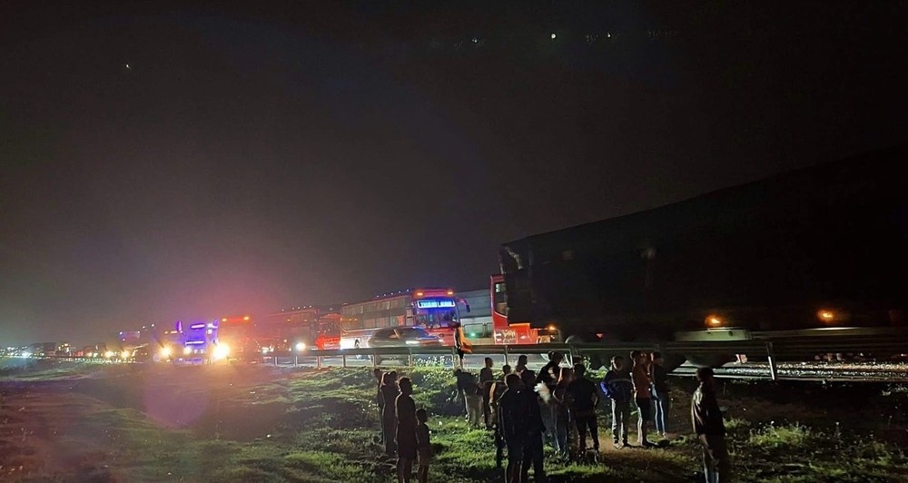 Ket xe cao toc 10km anh 4