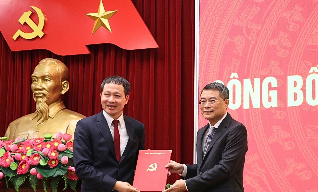 Thieu tuong Vu Hong Van lam Bi thu Dong Nai hinh anh