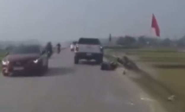 Truy tim tai xe xe ban tai chen nga hai nguoi di xe may roi bo chay hinh anh