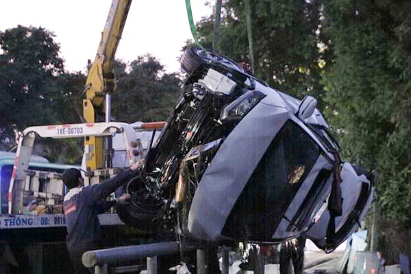 Hien truong xe lao xuong song lam 7 nguoi tu vong o Nam Dinh hinh anh