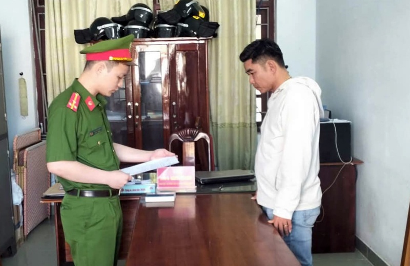 Khoi to can bo chiem doat 53 trieu dong ho tro benh nhan hiem ngheo hinh anh