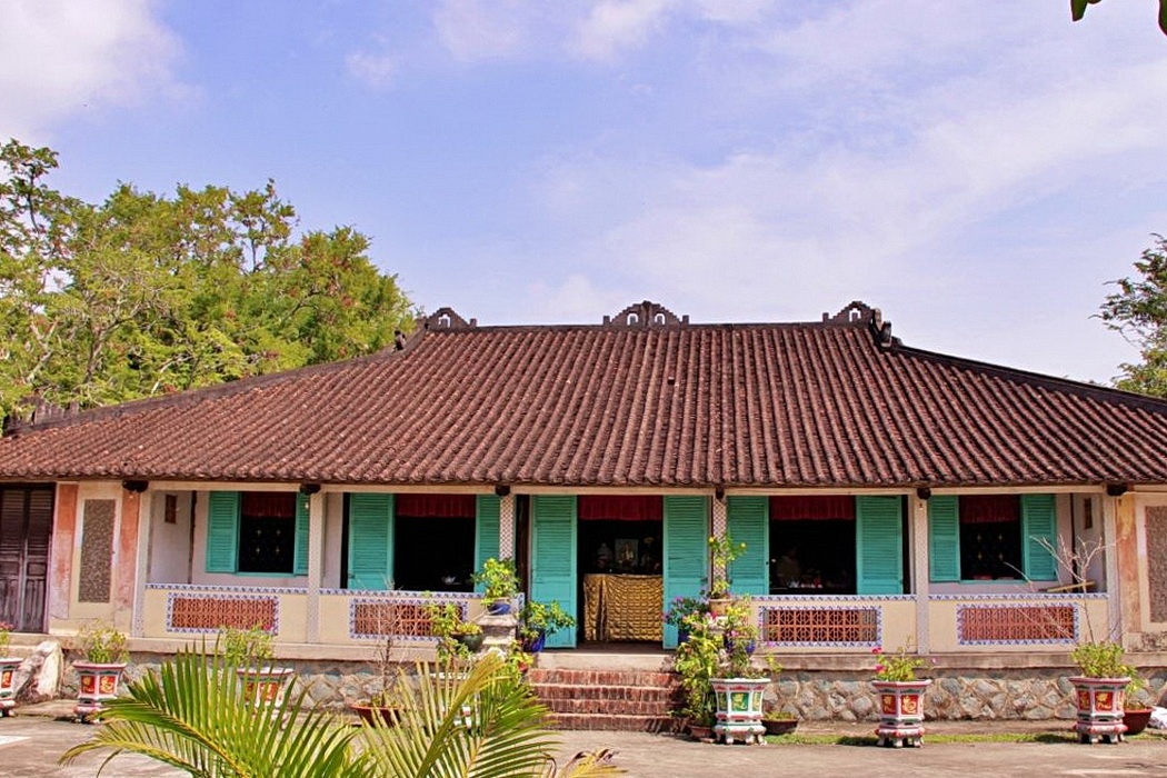 Tet kho quen trong ngoi nha co 120 cay cot noi tieng o Long An hinh anh