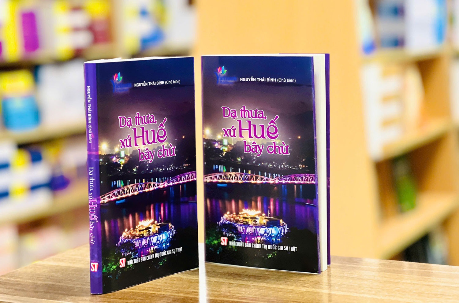 Co gi trong tac pham ve xu Hue cua nguoi khong phai la 'nha Hue hoc'? hinh anh