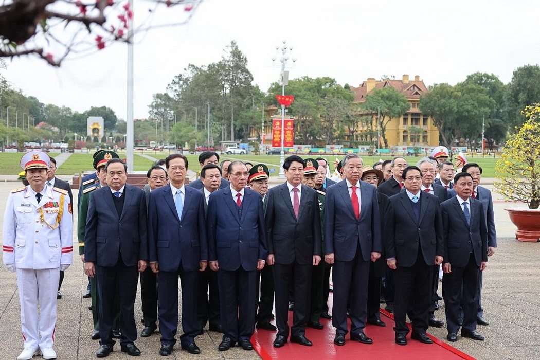 Lanh dao Dang va Nha nuoc vao Lang vieng Chu tich Ho Chi Minh hinh anh
