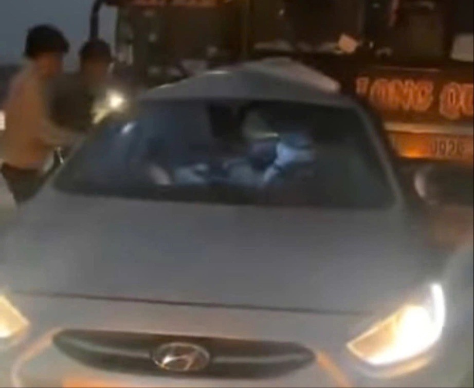 Ca gia dinh bi tai nan giao thong o Thanh Hoa, hai con tu vong hinh anh