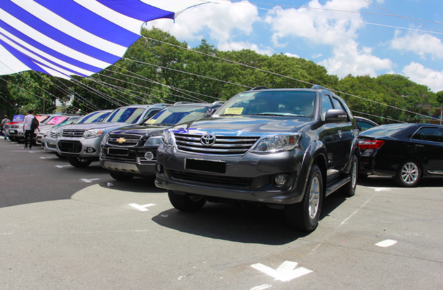 Nu quai gia can bo ngan hang lua ban tai san phat mai chiem doat tien hinh anh