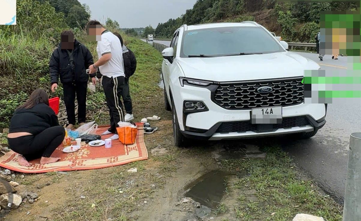 Trai chieu ngoi an tren cao toc, nghin tai xe chay sau lam sao tranh? hinh anh