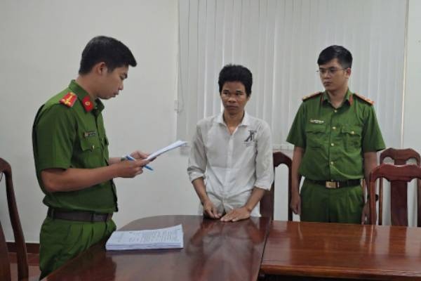 Triet pha nhieu duong day lam gia giay to tu Campuchia hinh anh