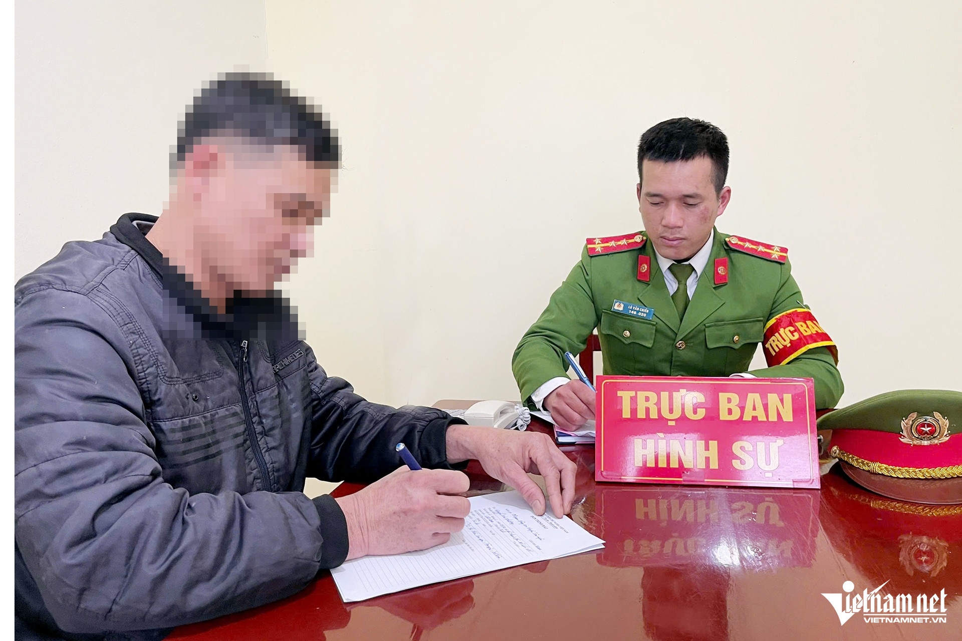 Phu thuy cong nghe,  Nguoi tho cat toc anh 1