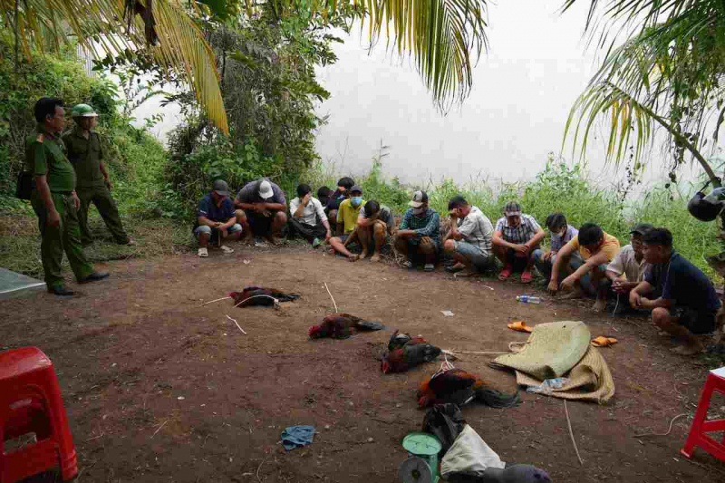 Canh sat hinh su vay bat tu diem danh bac o Tien Giang hinh anh