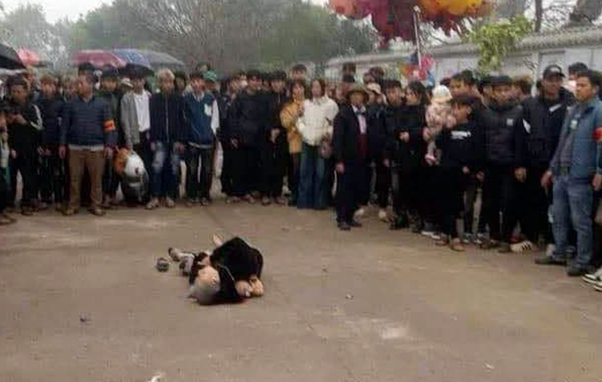 Thieu nien bi dam nhap vien tai le hoi chua Dau o Ha Noi hinh anh