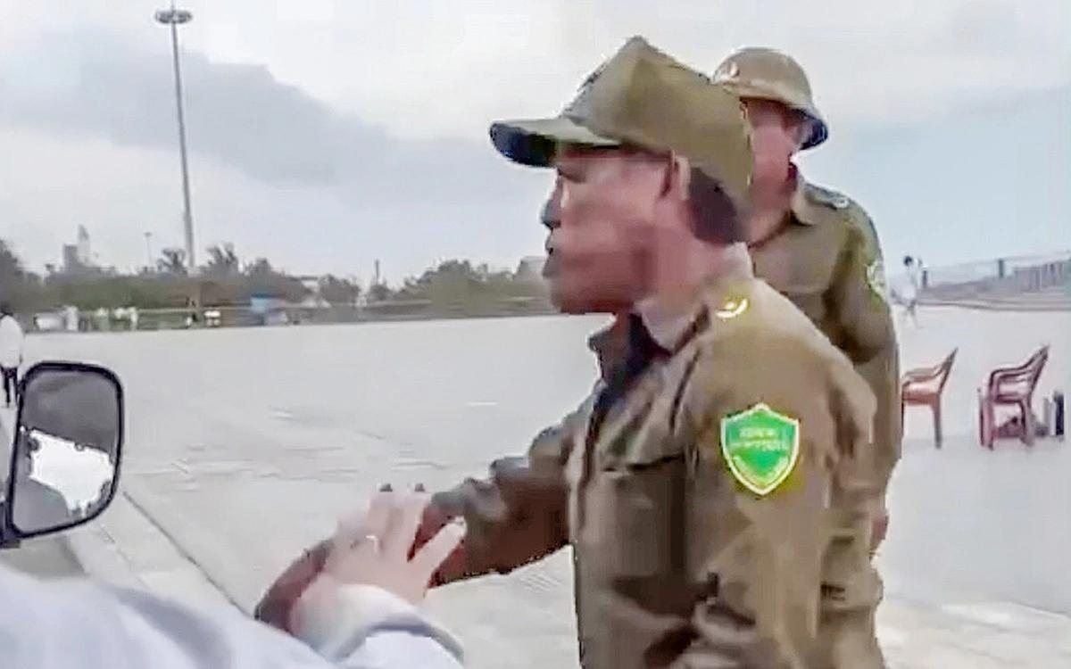 Bao ve chui du khach tai thap Nghinh Phong bi cho ngung cong tac hinh anh