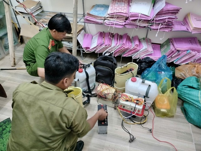 Ca Mau thuong tien cho nguoi to giac khai thac thuy san tan diet hinh anh