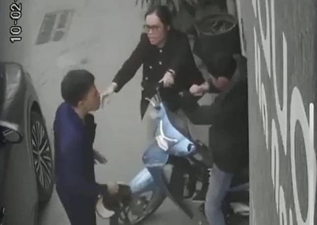 Luat su noi ve vu lai xe Lexus hanh hung shipper hinh anh