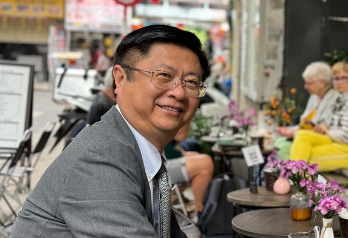 Nguoi co ham thu truong dau tien tu nguyen nghi huu truoc tuoi la ai? hinh anh