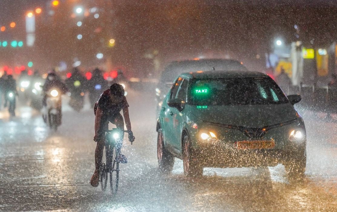 Nguyen nhan mua trai mua o TP.HCM lon nhat trong 20 nam hinh anh