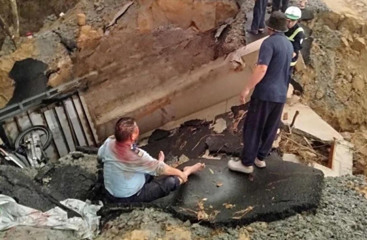 Mua lon gay sat lo rong o Binh Duong, hai nguoi gap nan hinh anh