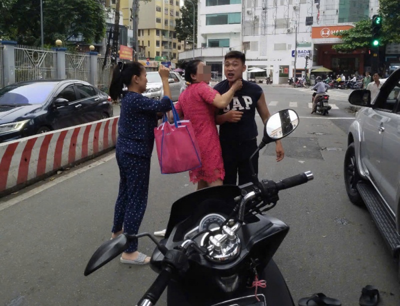 Tai xe oto,  Danh nguoi anh 2