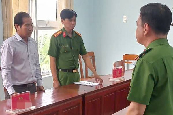 Bat tam giam cuu giam doc van phong dang ky dat dai o An Giang hinh anh