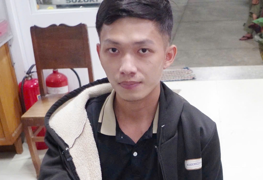 Dem vang gia,  Tiem cam do,  Gio tro phi phap anh 1