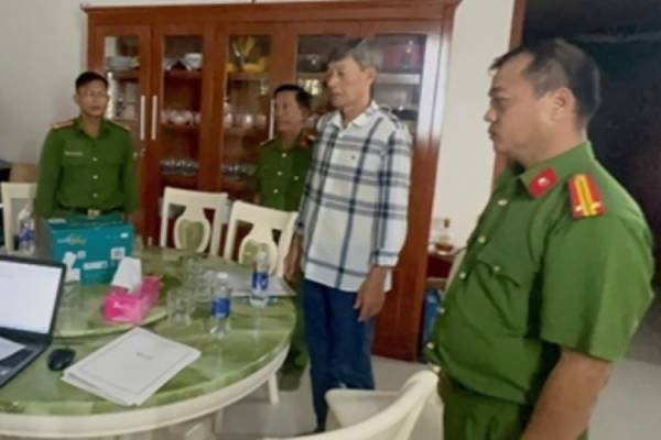 Khoi to cuu Cuc truong Cuc thue tinh Ca Mau cung thuoc cap hinh anh