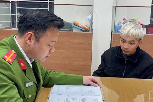 Vu 3 nguoi tu vong khi lai xe dam vao goc cay: Tam giu 13 doi tuong hinh anh