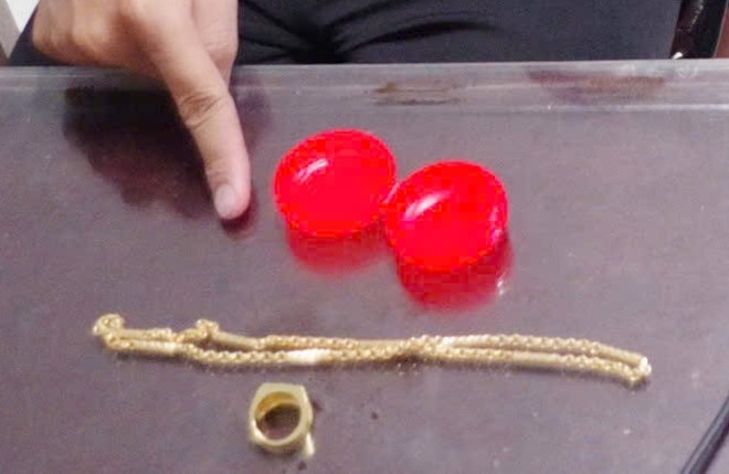 Dem vang gia,  Tiem cam do,  Gio tro phi phap anh 2