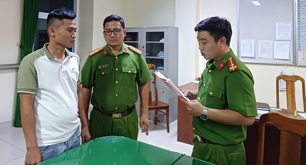 Xa 100 tan,  Chat thai doc hai,  Tran Vinh Du anh 1