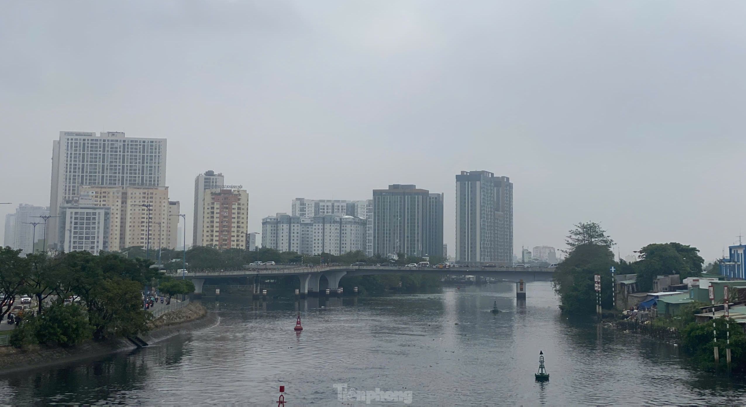 TP.HCM may mu trai mua anh 1