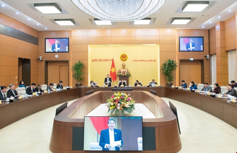 Phe chuan bang luong, phu cap chuc vu voi can bo lanh dao Nha nuoc hinh anh