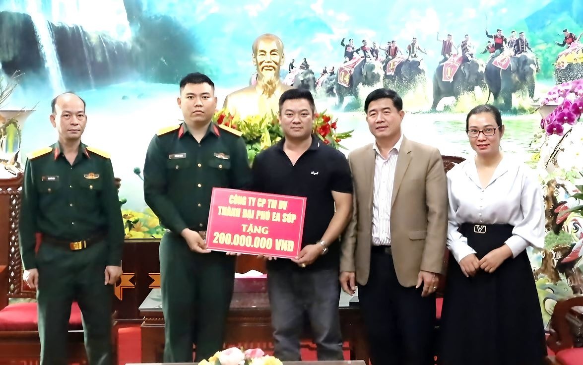 Trung uy Tran Viet Luong duoc ung ho 1,5 ty dong de ghep tuy hinh anh