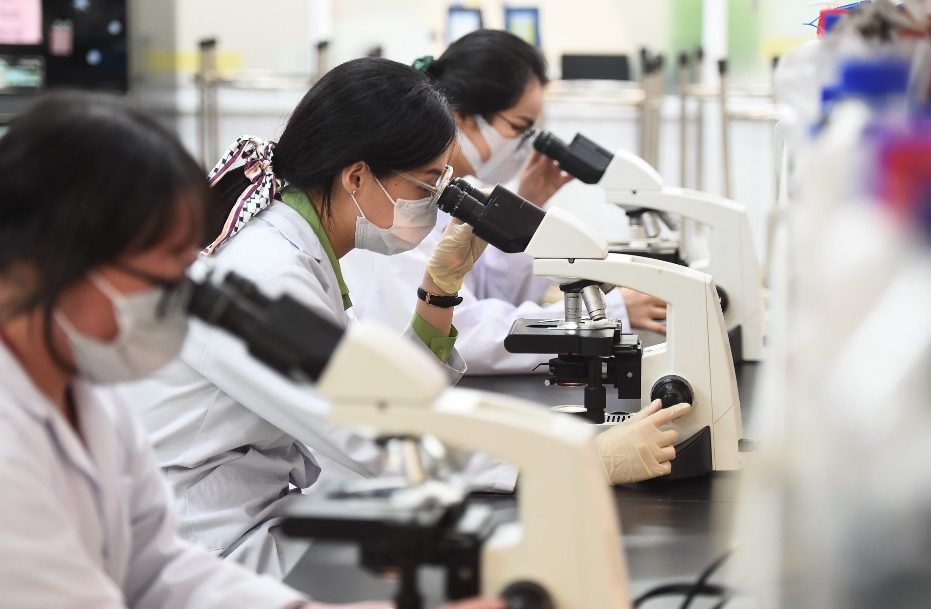 Chuyen gia cao cap se duoc huong luong, thue nha cong vu nhu bo truong hinh anh